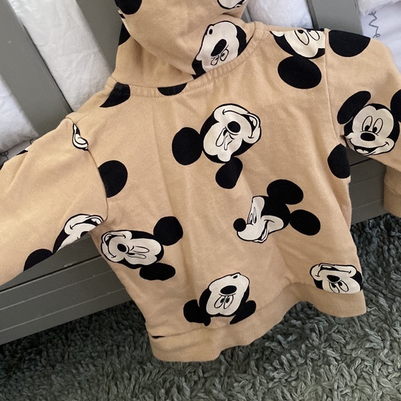🤎🤍H&M neutral Mickey zip up hoodie Disney🤎🤍size 18 months - Picture 5 of 6